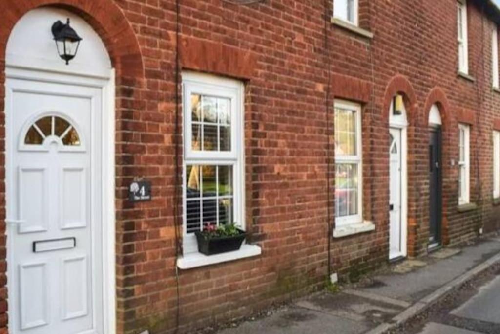 Beautiful Renovated Cottage In Mersham Ashford Kent Exterior foto